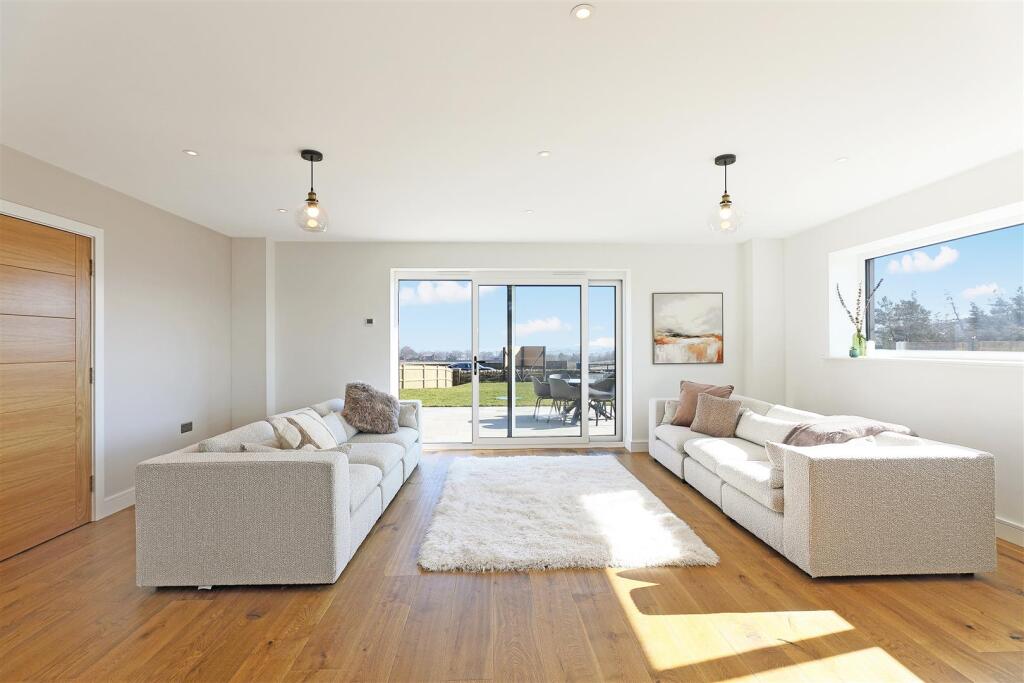 Saxon Rise.14.Photoneg.co.uk.jpg