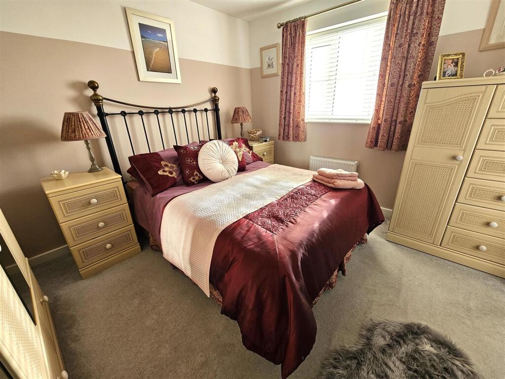Bedroom 1 (2).jpg