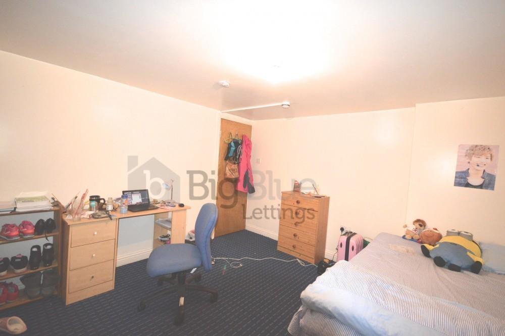 A cozy single bedroom featuring a comfortable b...