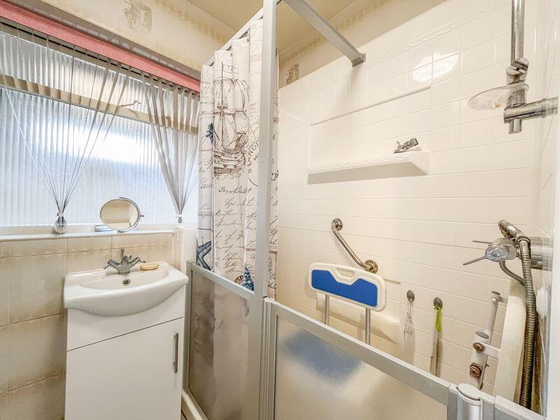 SHOWER ROOM