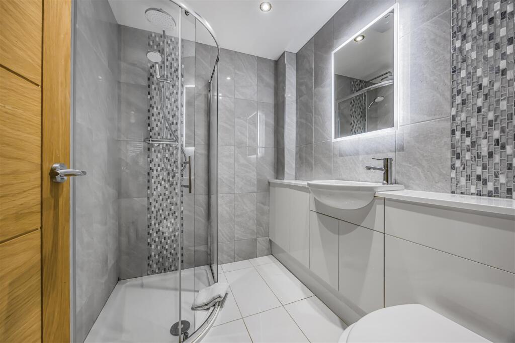 5 Clearwater Apartments, South Parade, Southsea-Po