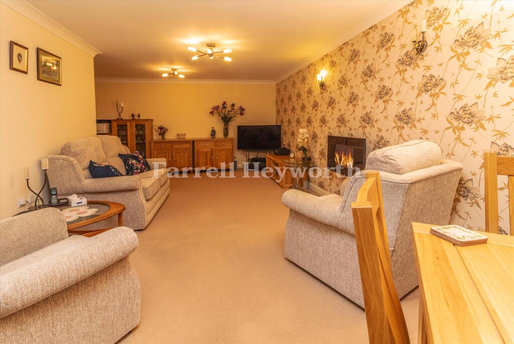 Lounge Diner image 4