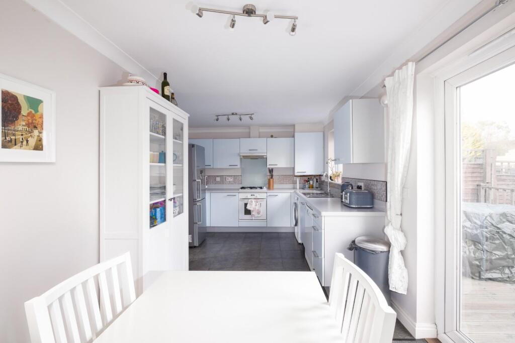 6 TRUBSHAW CLOSE--2.jpg