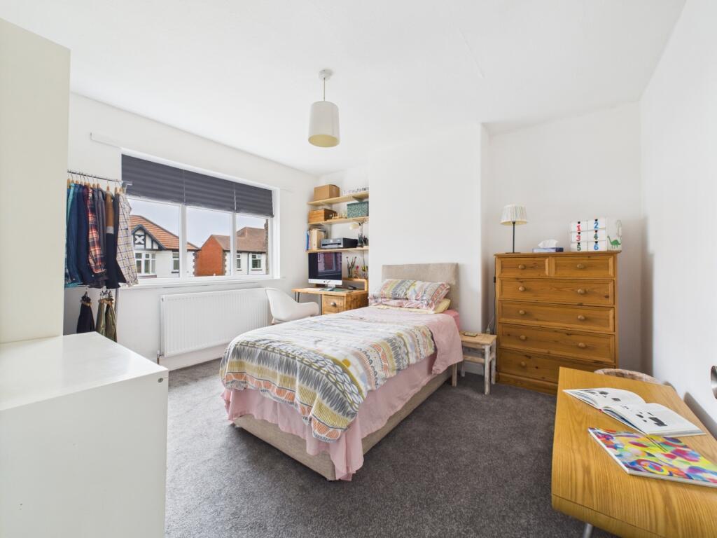 CAM02195G0-PR0076-STILL038