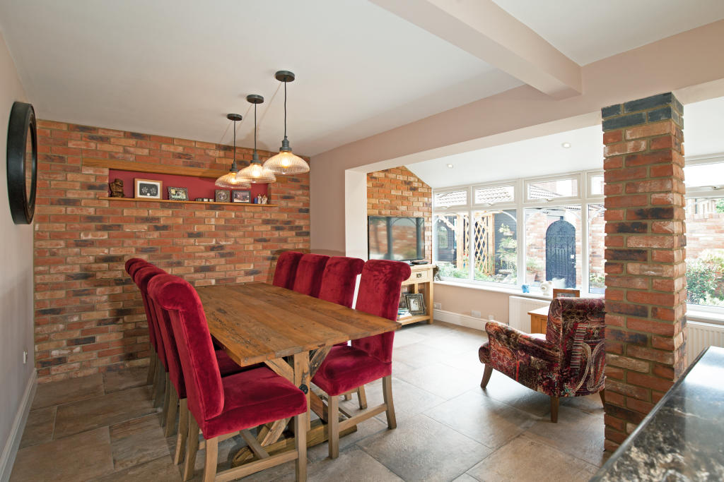 KITCHEN/BREAFAST ROOM