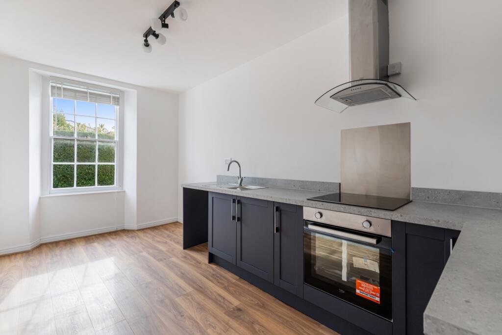 A10 - 3 Courtlands Torquay - 250414