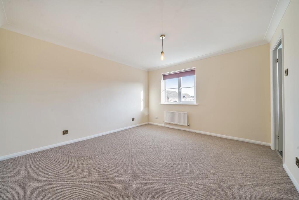 MASTER BEDROOM.jpg