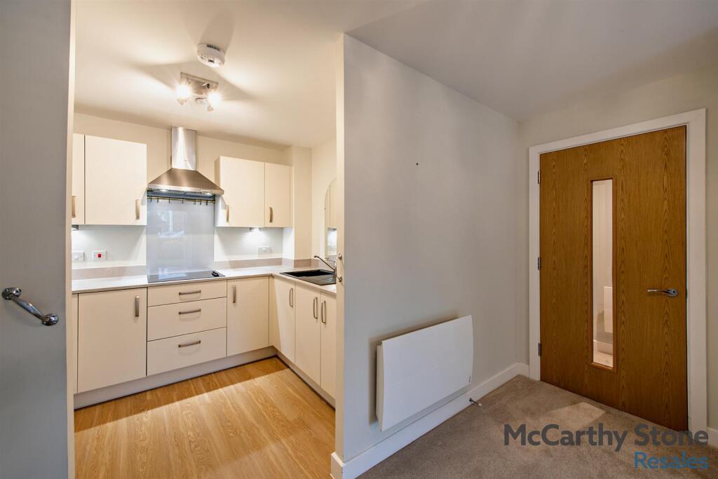 Kitchen: