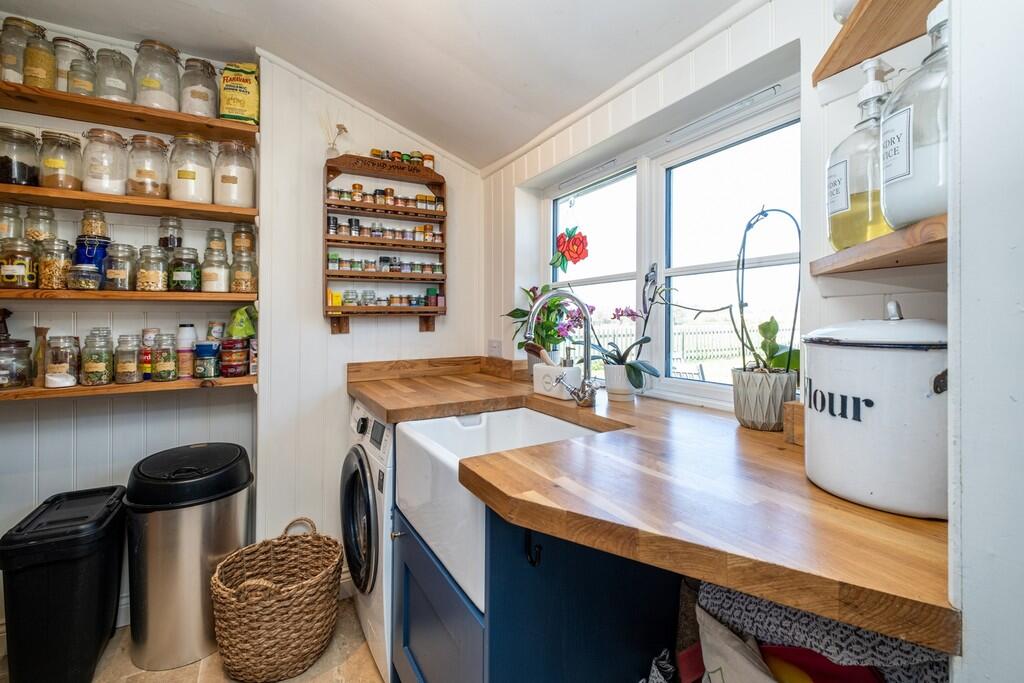 1440px-Halfboys-1...