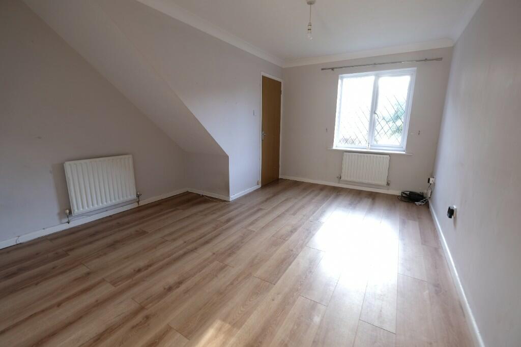 SITTING/DINING ROOM
