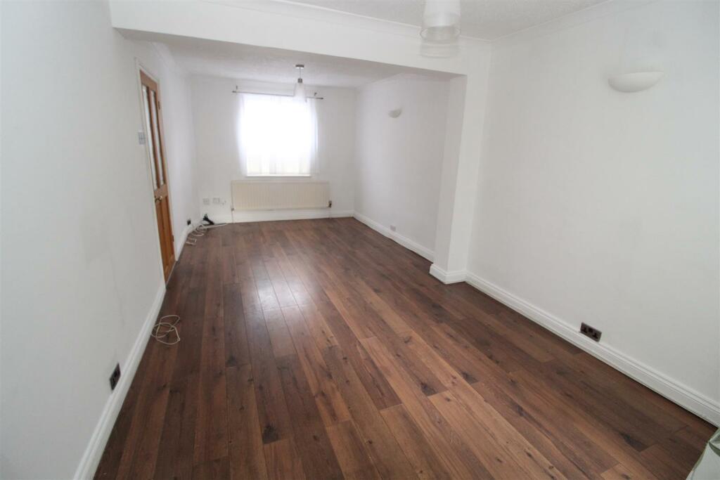Sitting Room/Dining Room