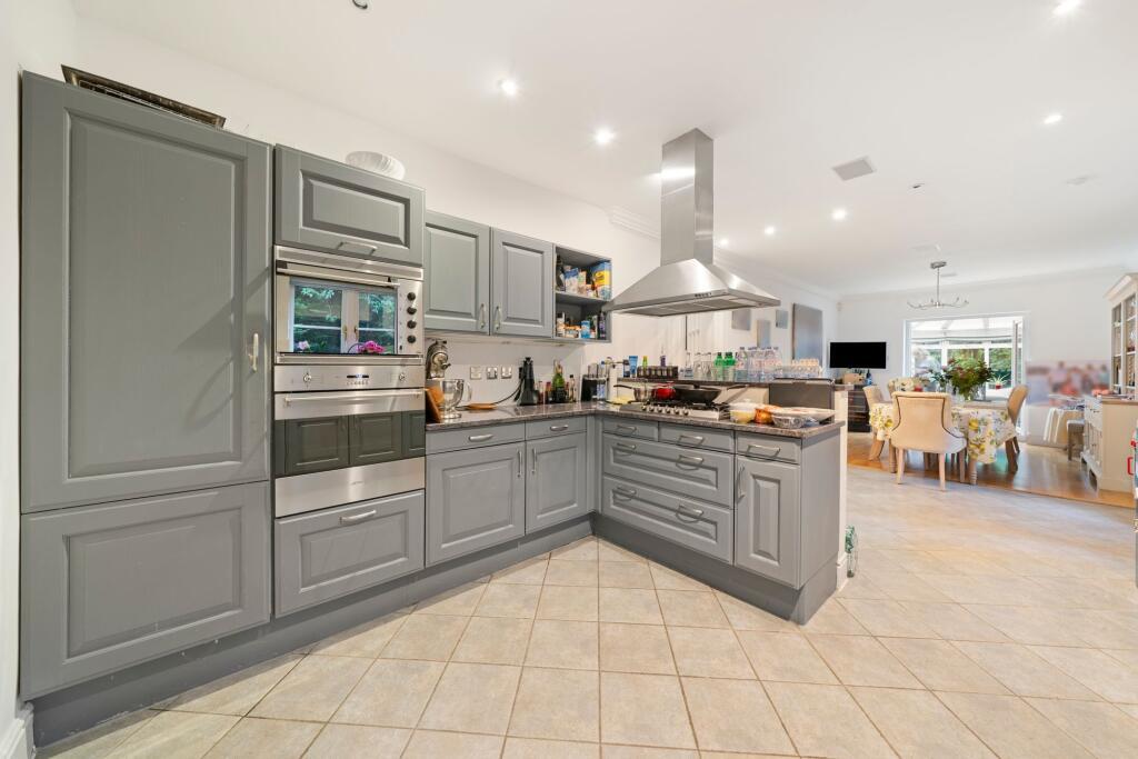 11 St David¿s Drive, Englefield Green, Egham, Surrey, TW20 0BA