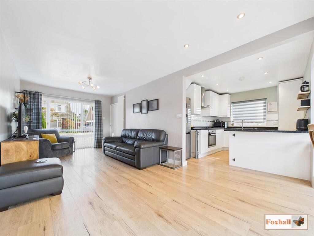 Open Plan Kitchen/ Dining / Living space