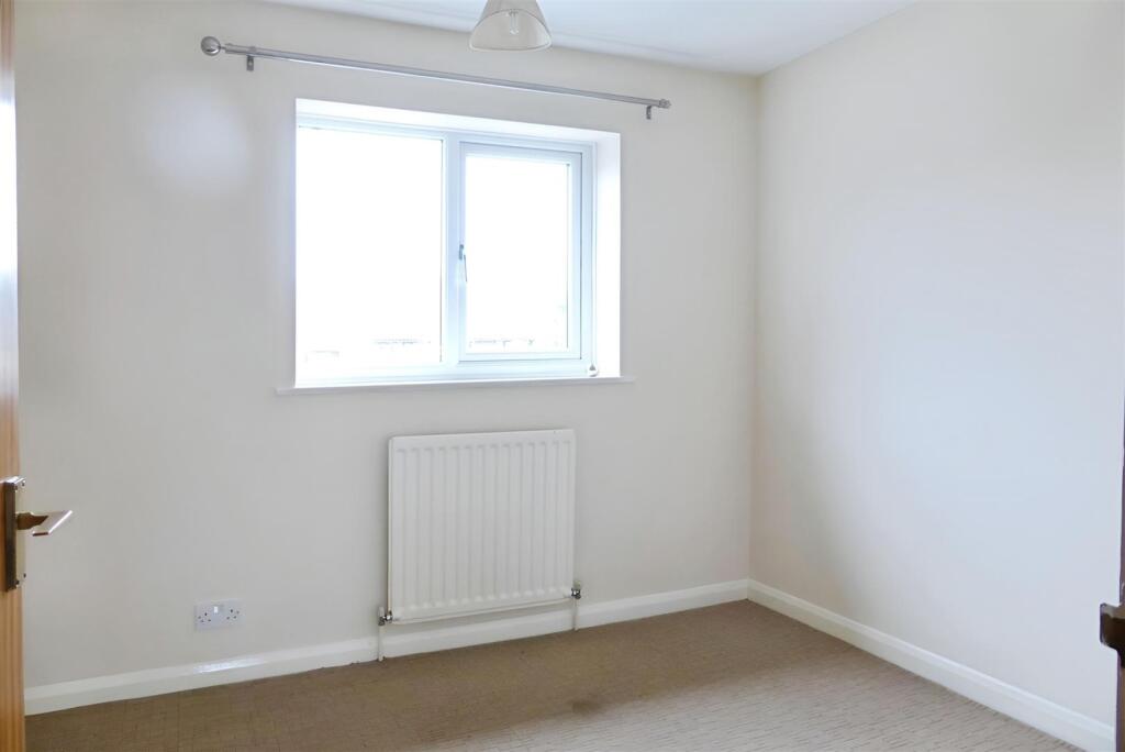 1a9dceff-bedroom 202.jpg