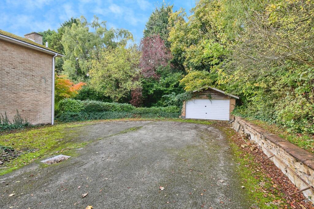 Drive/Garage
