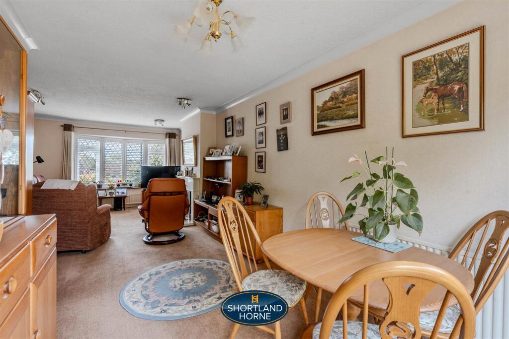 lounge/dining room