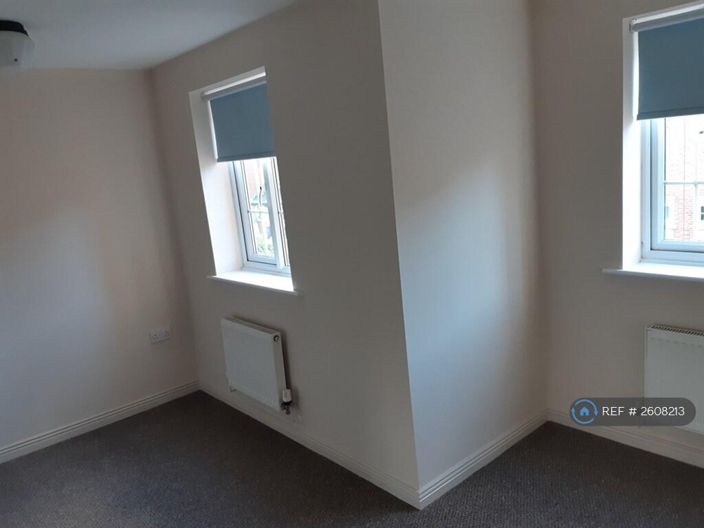 1st Floor Double Bedroom (Front)