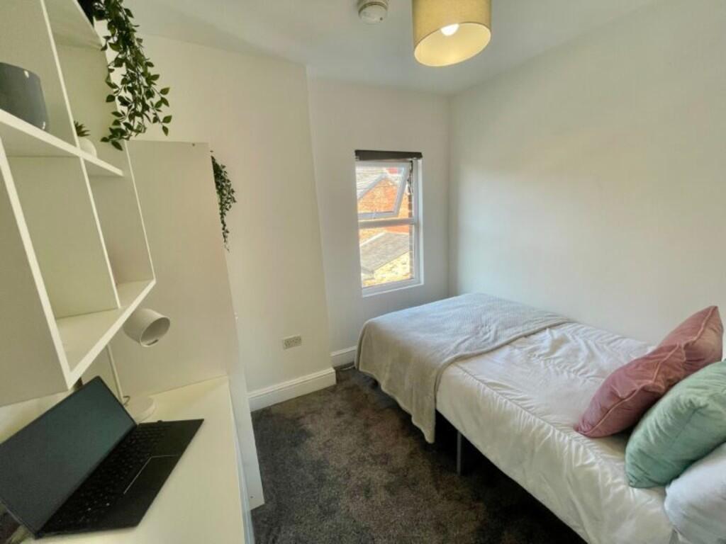 c63b7612-cd72-4eb...