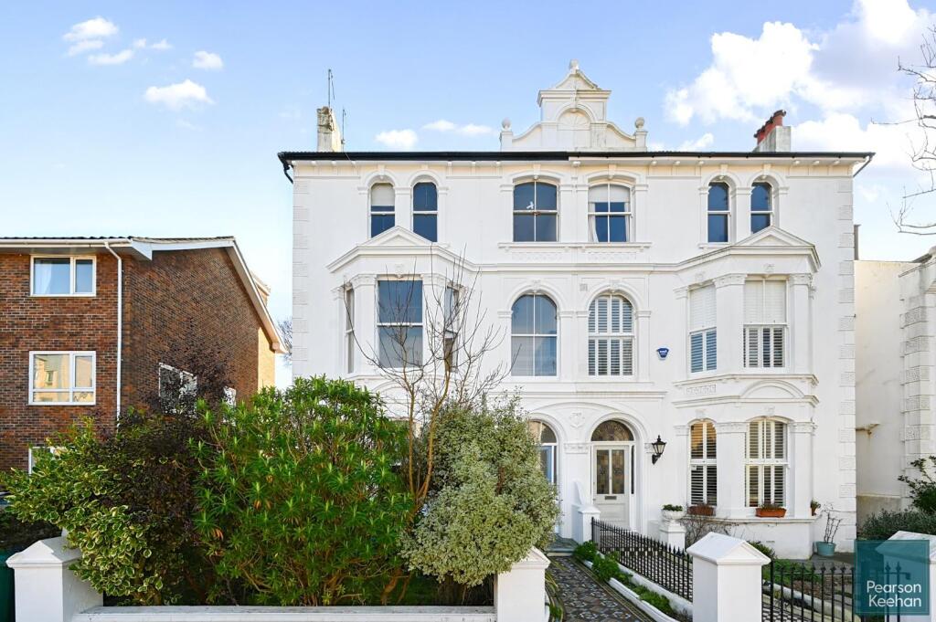 Flt 2, Westbourne Villas, BN3 (1).jpg