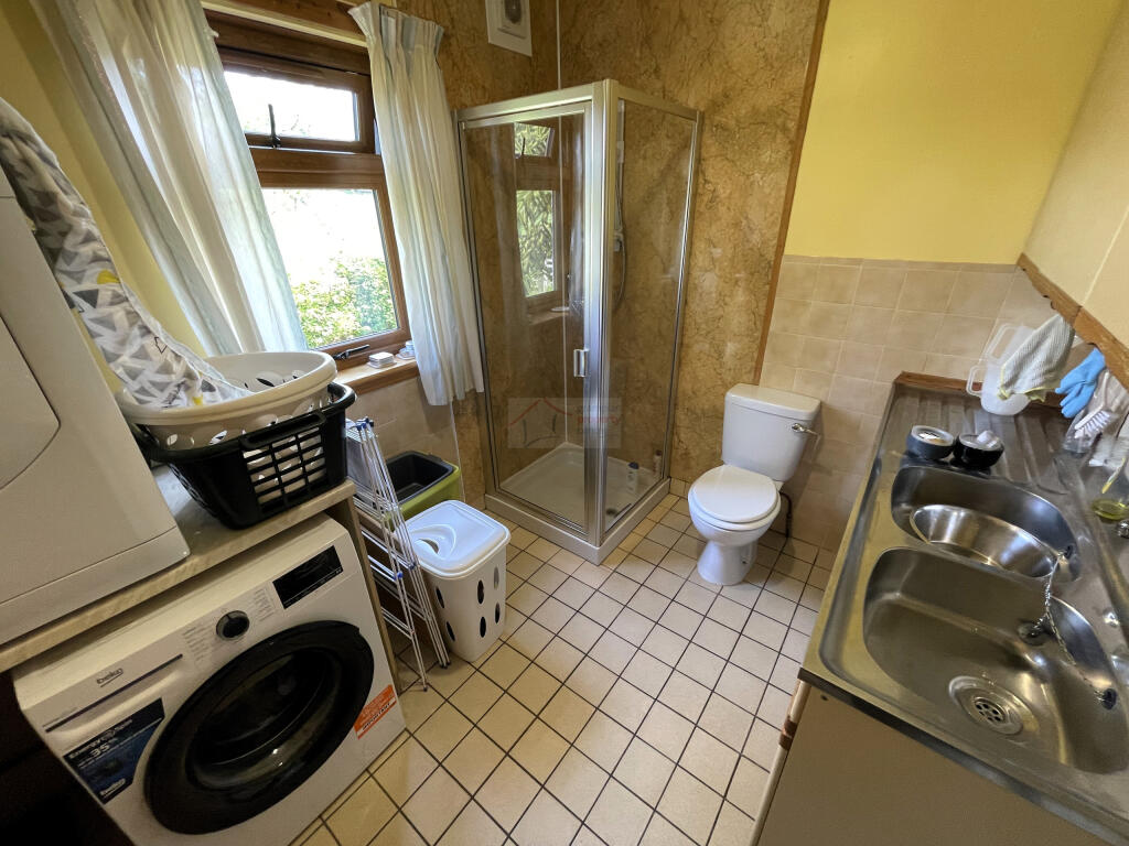 Shower Room.JPG