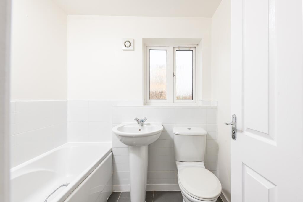 140 Sellkirk Drive bathroom
