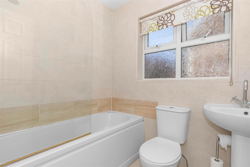 Main Bathroom.jpg