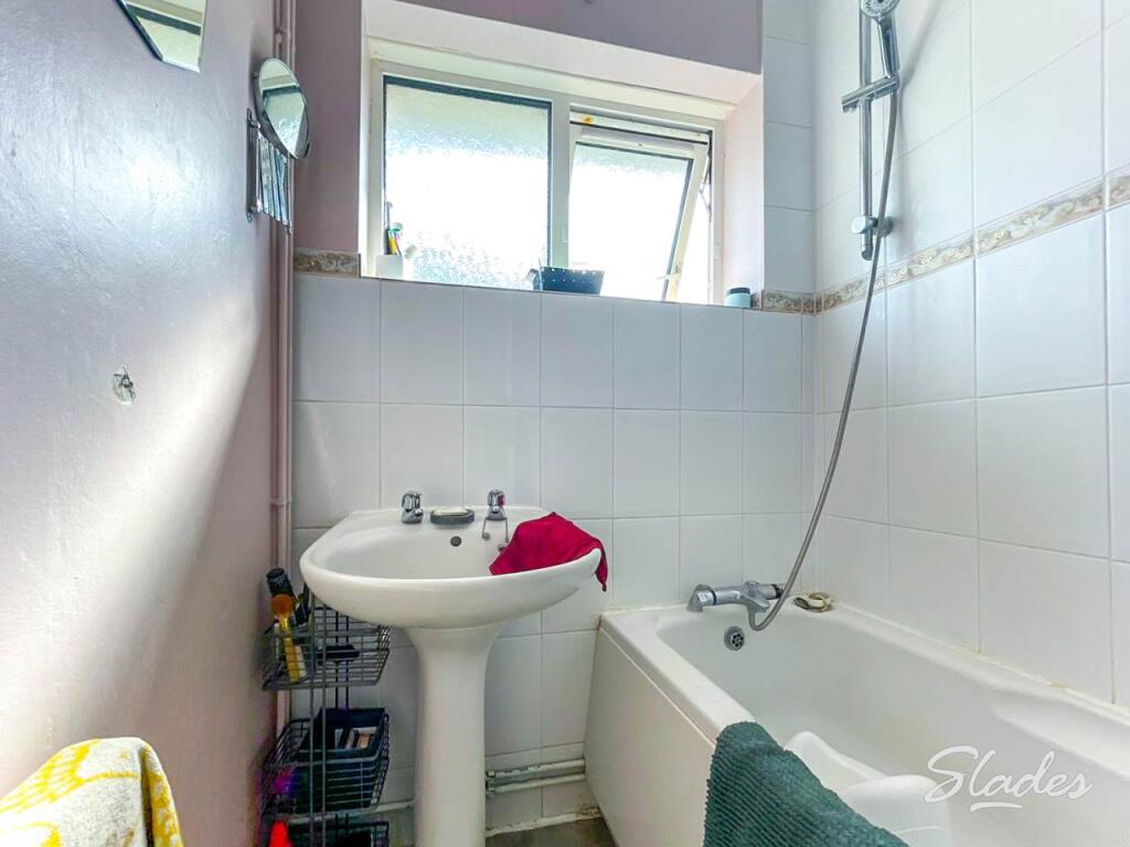 1b hampden lane bath