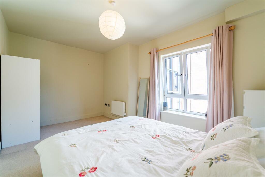 6892_33280884_IMG...