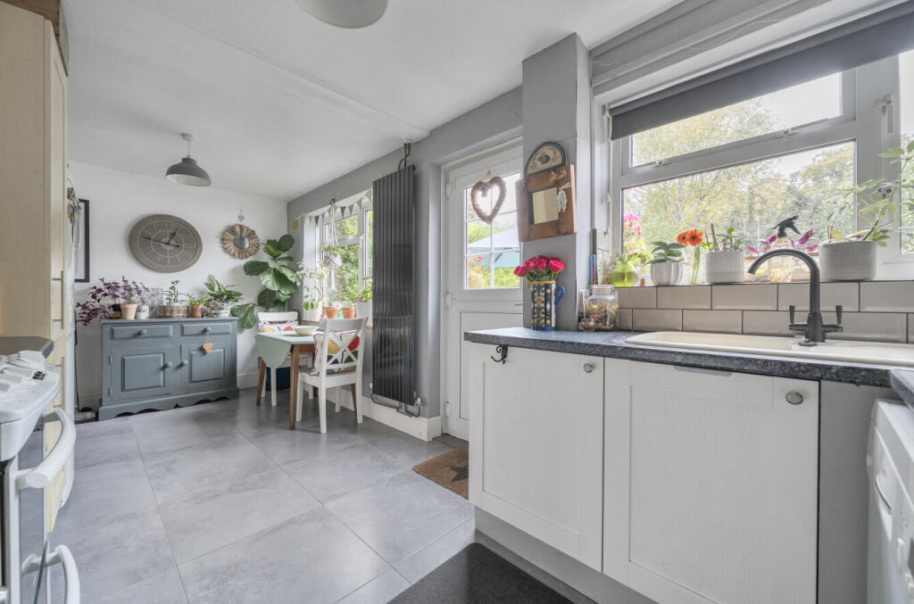 1357658-22-68d683...