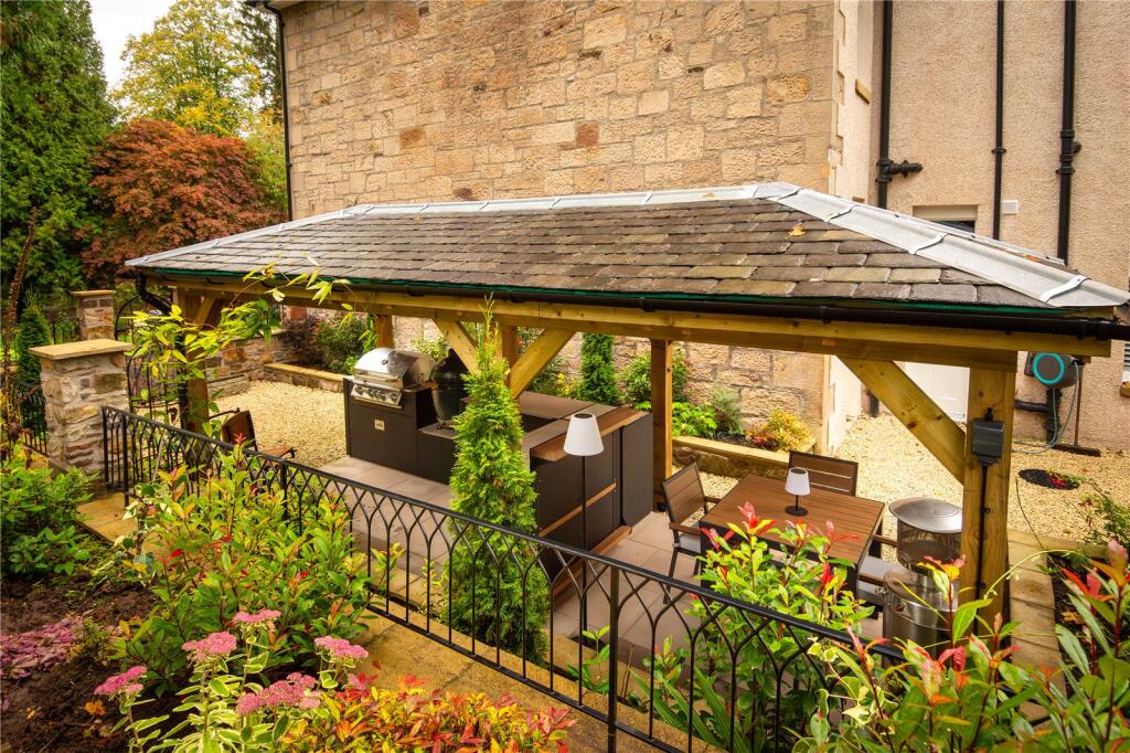Outdoor Kitchen