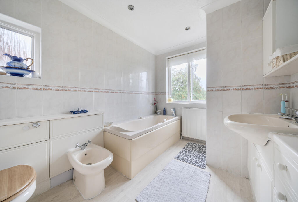 1346590-10-68b812...