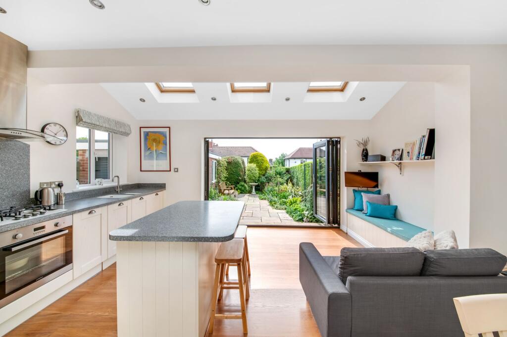 OPEN PLAN KITCHEN/DINING SPACE