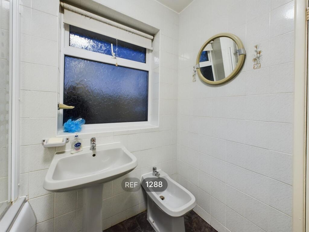 Bathroom &amp; WC 2