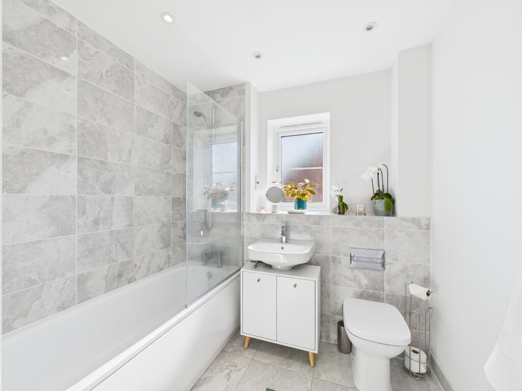 CAM02909G0-PR0379-STILL017