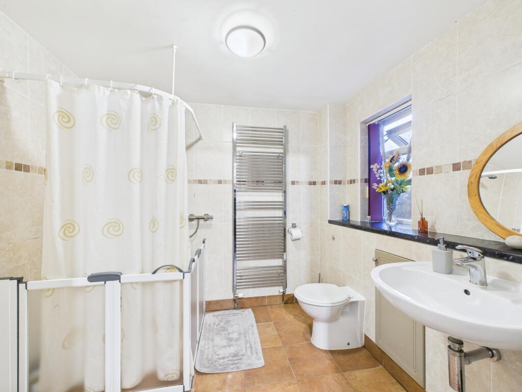 CAM04018G0-PR0400-STILL017