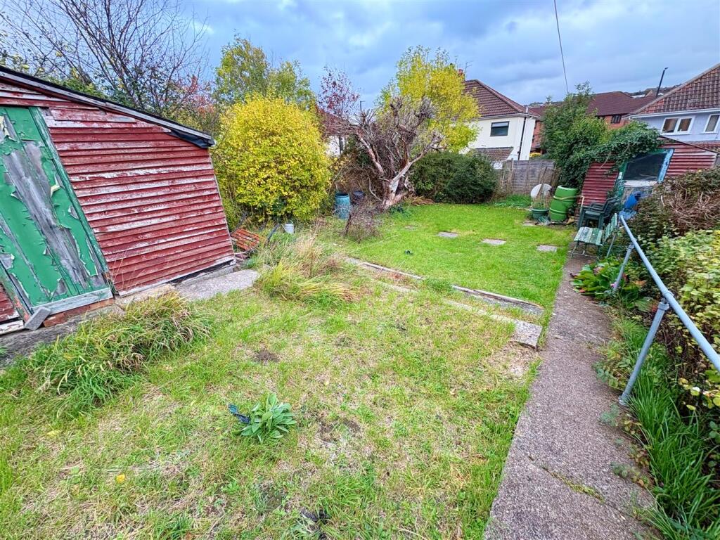 Rear area of garden.jpg