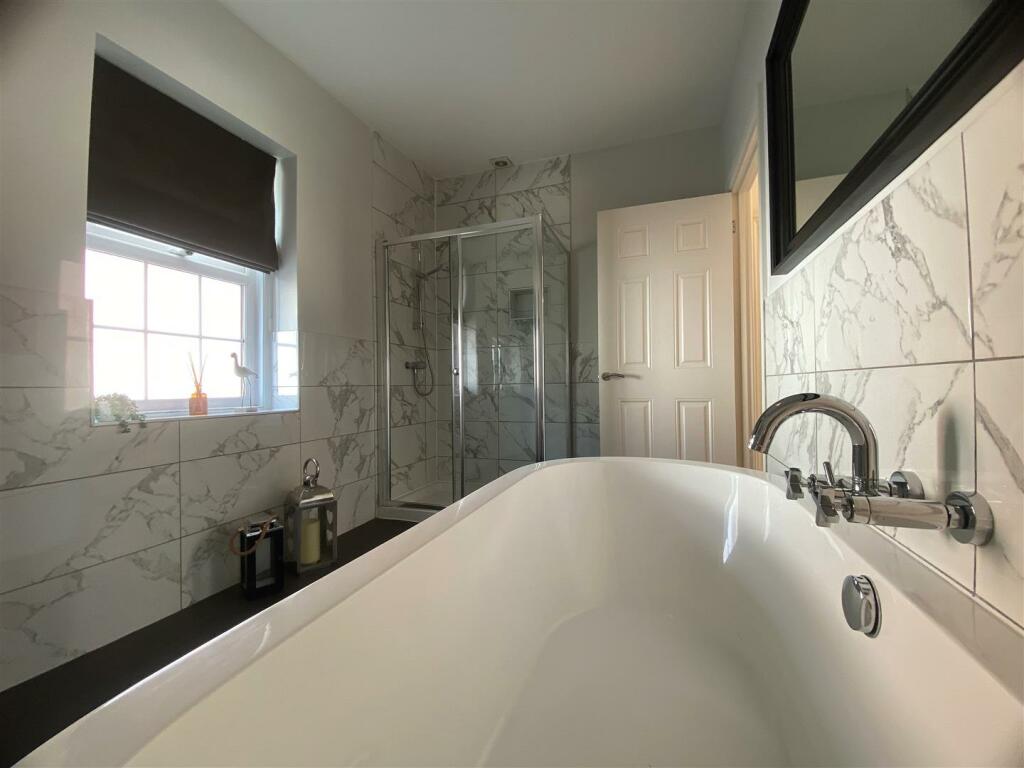 Bathroom I.jpg