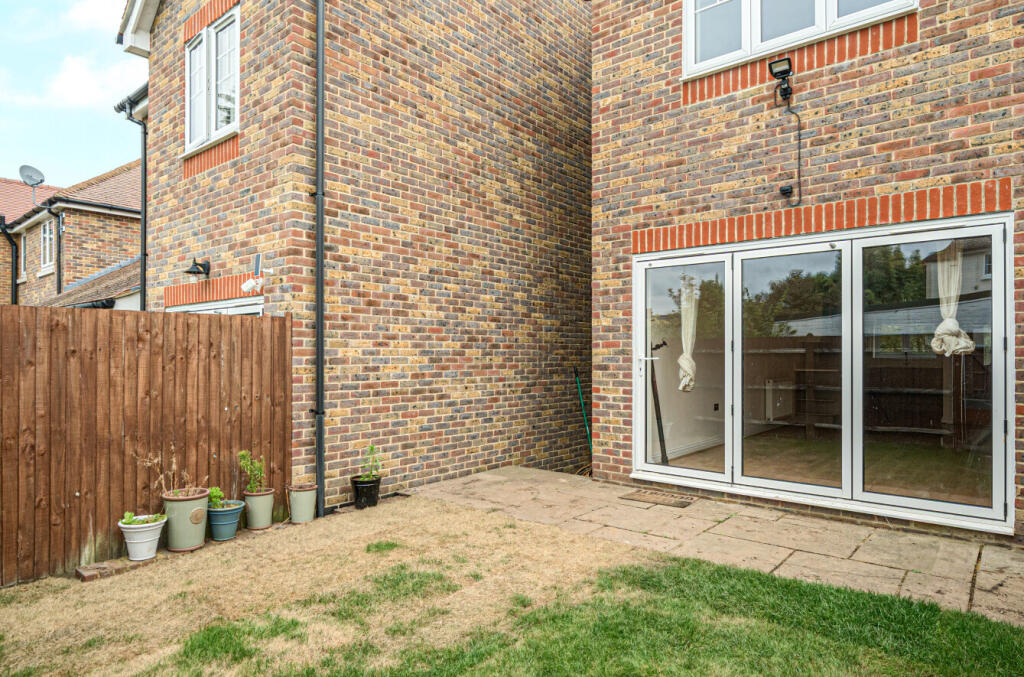 1332903-4-68dd0ce...