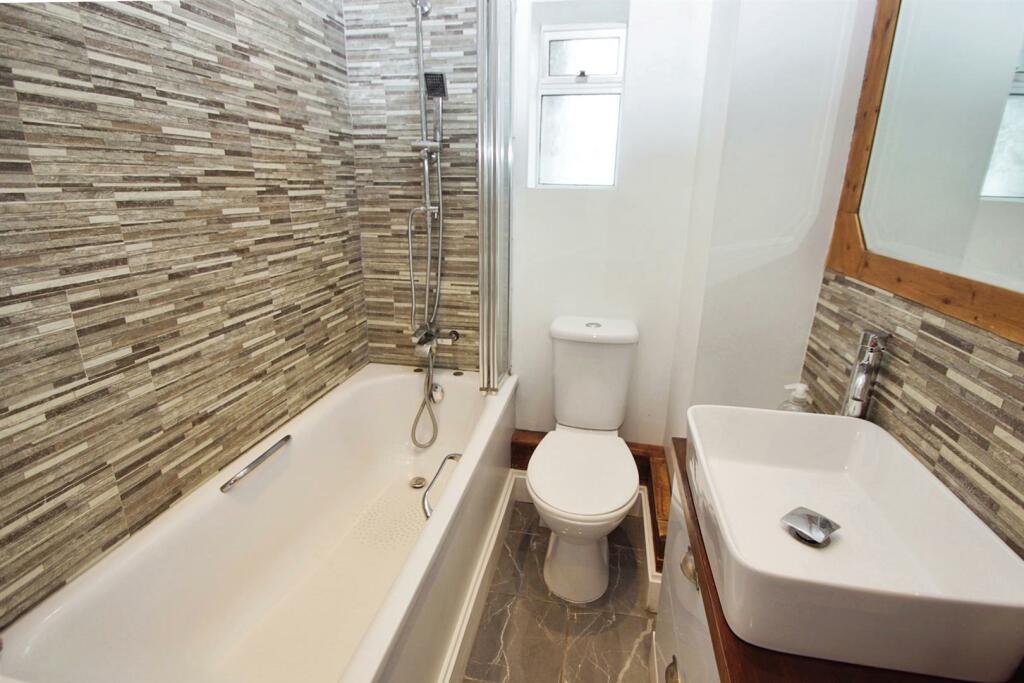 49 Hatton Ave-Bathroom.jpg