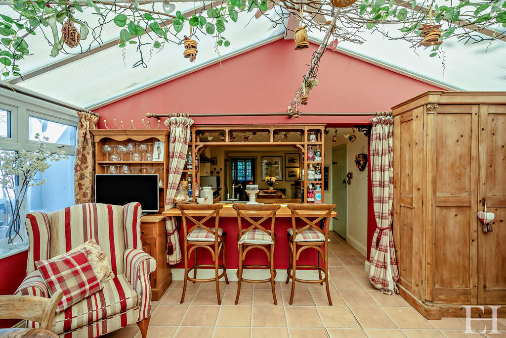 8663375-interiorW...