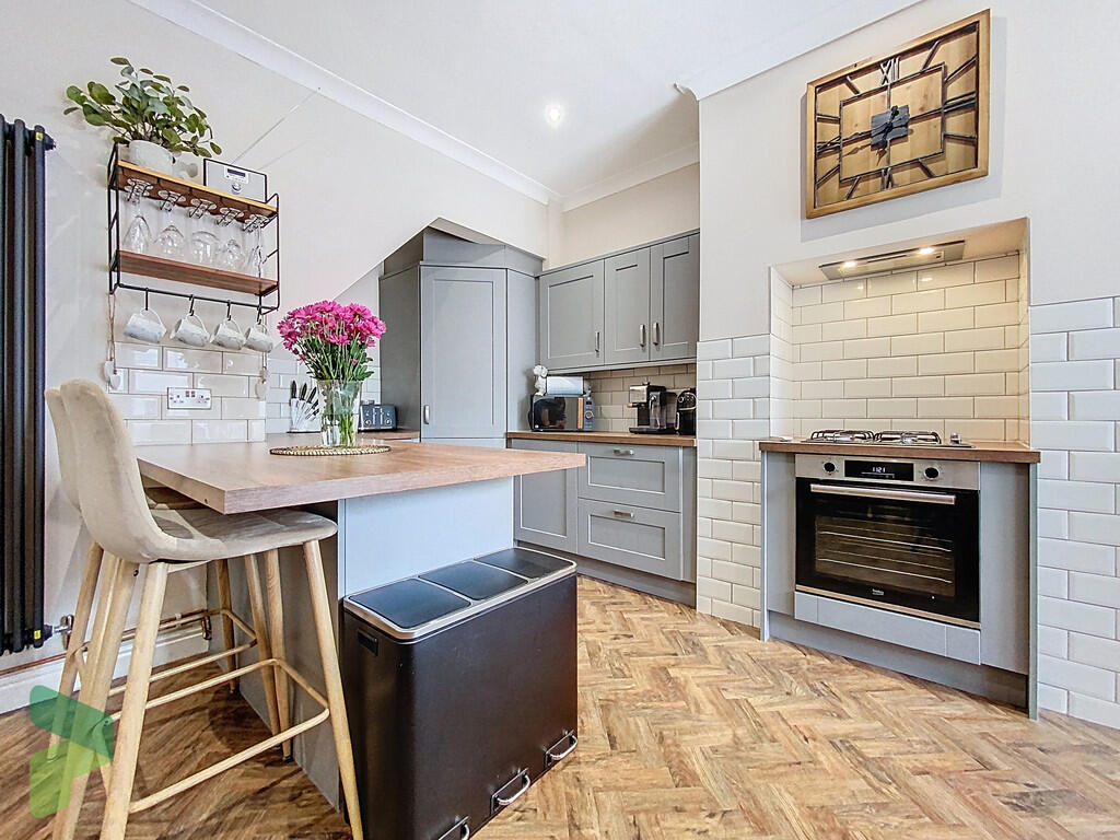 Fitted Breakfast ...