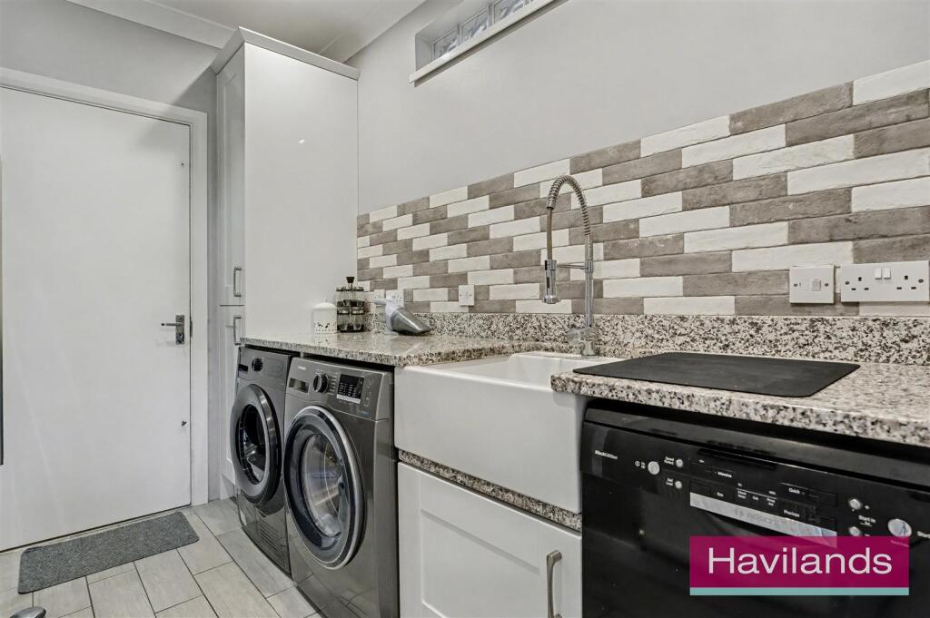 Lonsdale Drive EN2 7LH-1.jpg