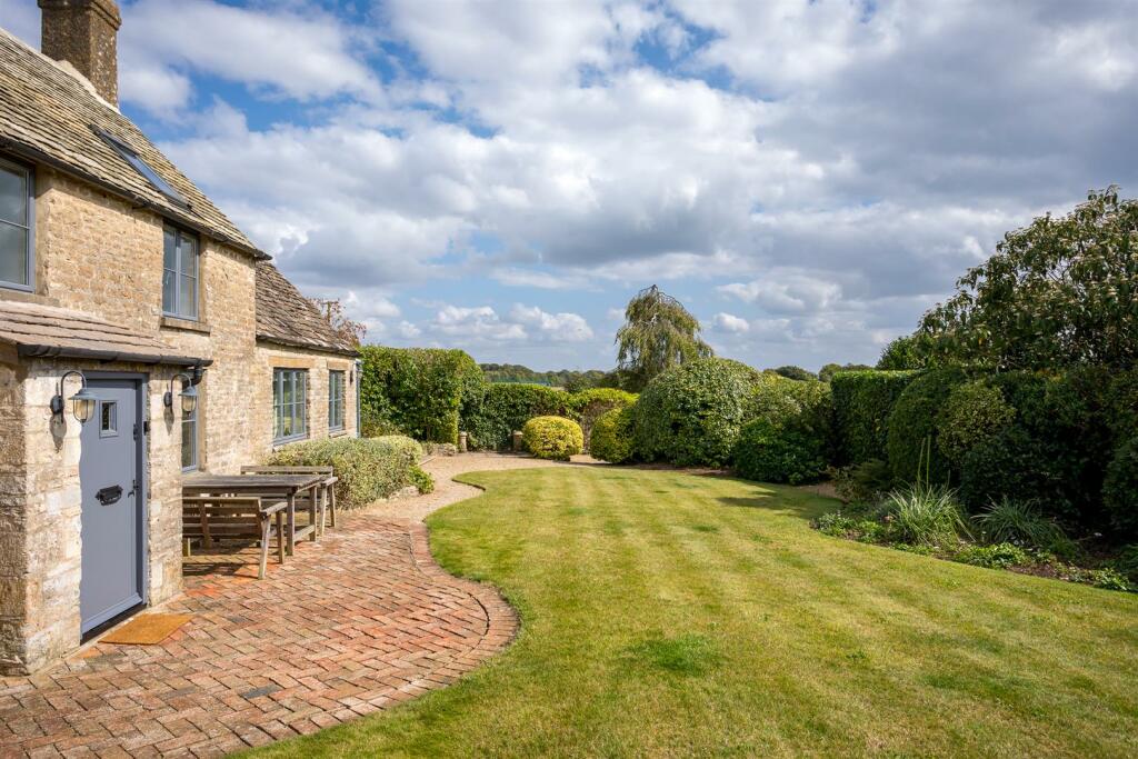 31 - 3 Itlay - GL7 7HZ - Web.jpg