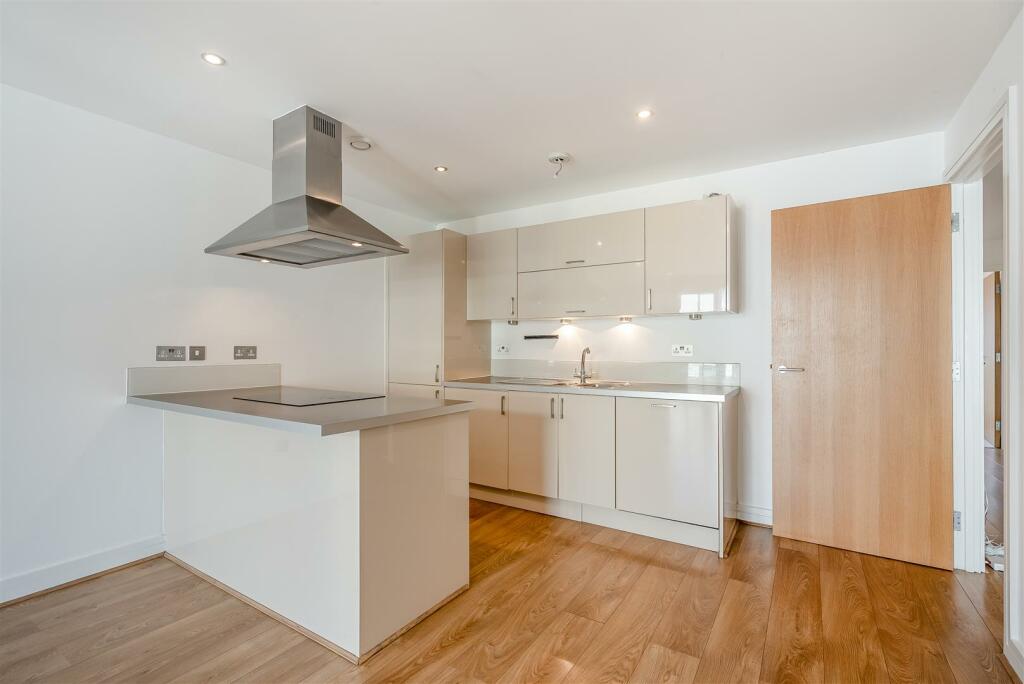 8557115-interior06.jpg
