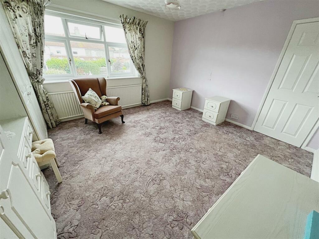 BEDROOM 2