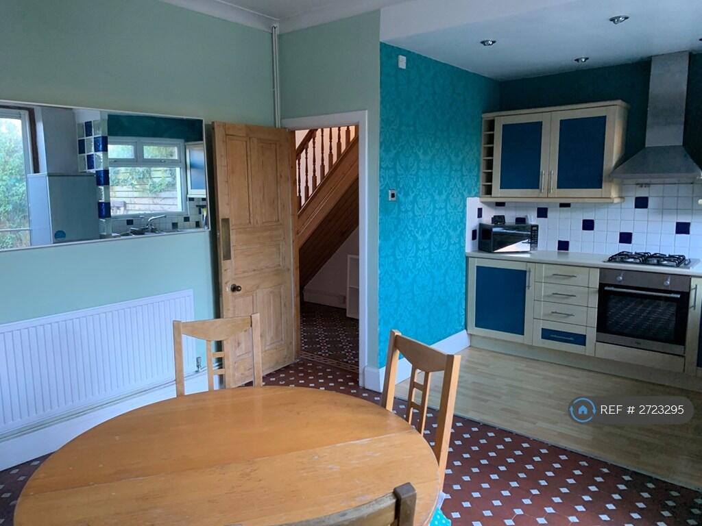 Dining/Kitchen