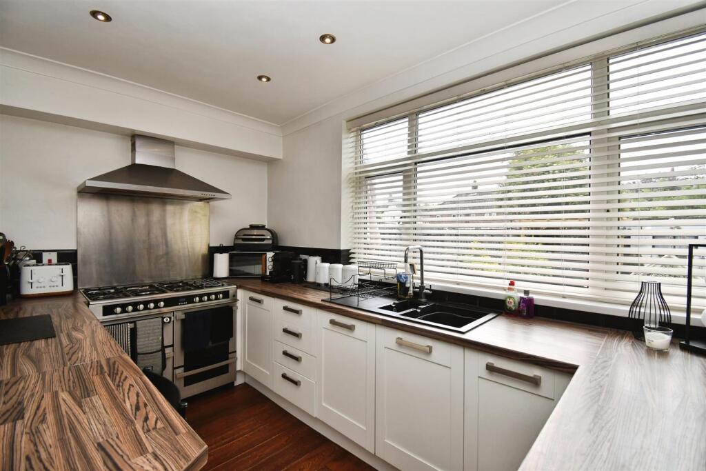 5711b5f4-U 20 20 2813 29.JPG