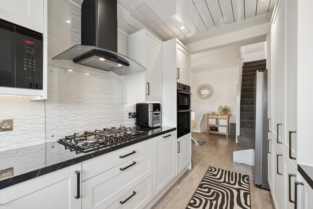Kitchen/ Dining Room