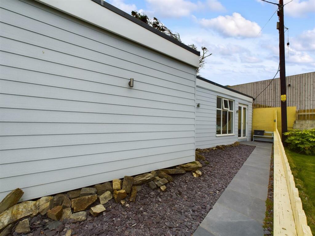 Garden Office/Games Room