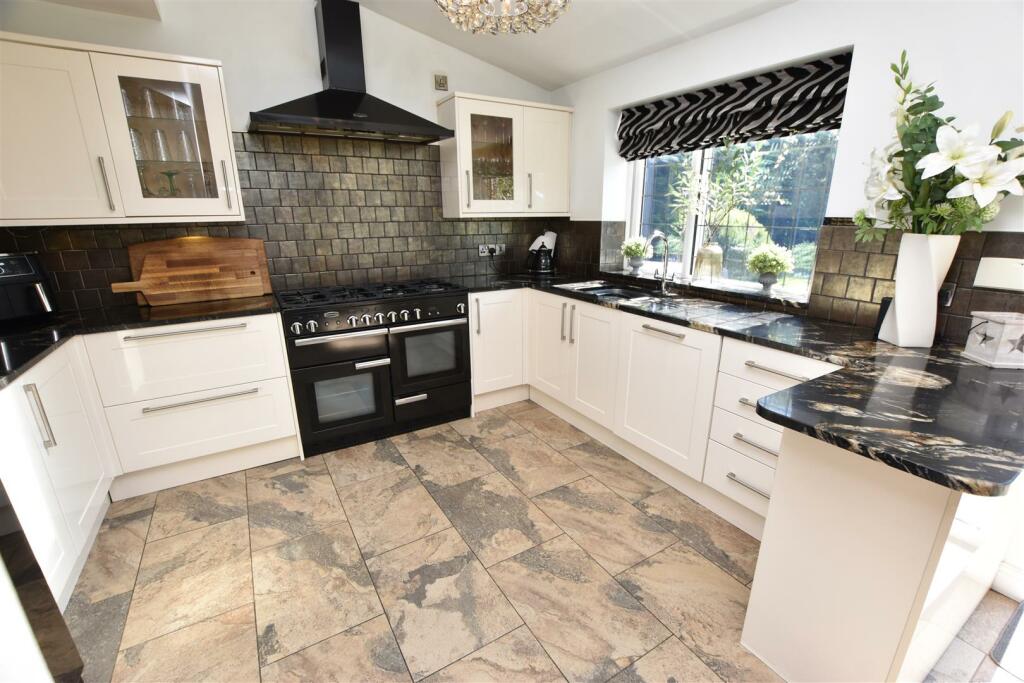 LIVING KITCHEN DINER